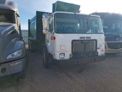 Camiones salvage para piezas a la venta en subasta: 2011 Autocar Xpeditor Refuse Truck