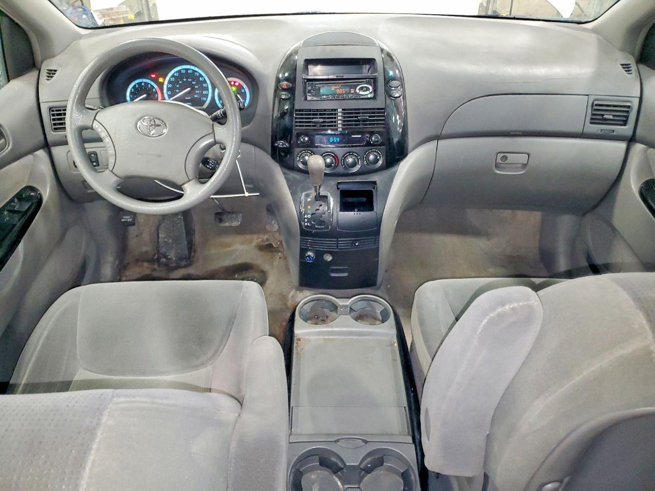2005 Toyota Sienna ce
