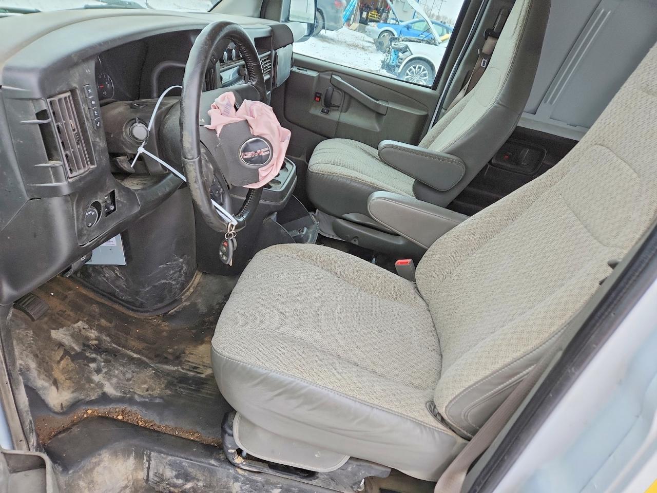 2023 GMC Savana 3500 Cargo Delivery Van