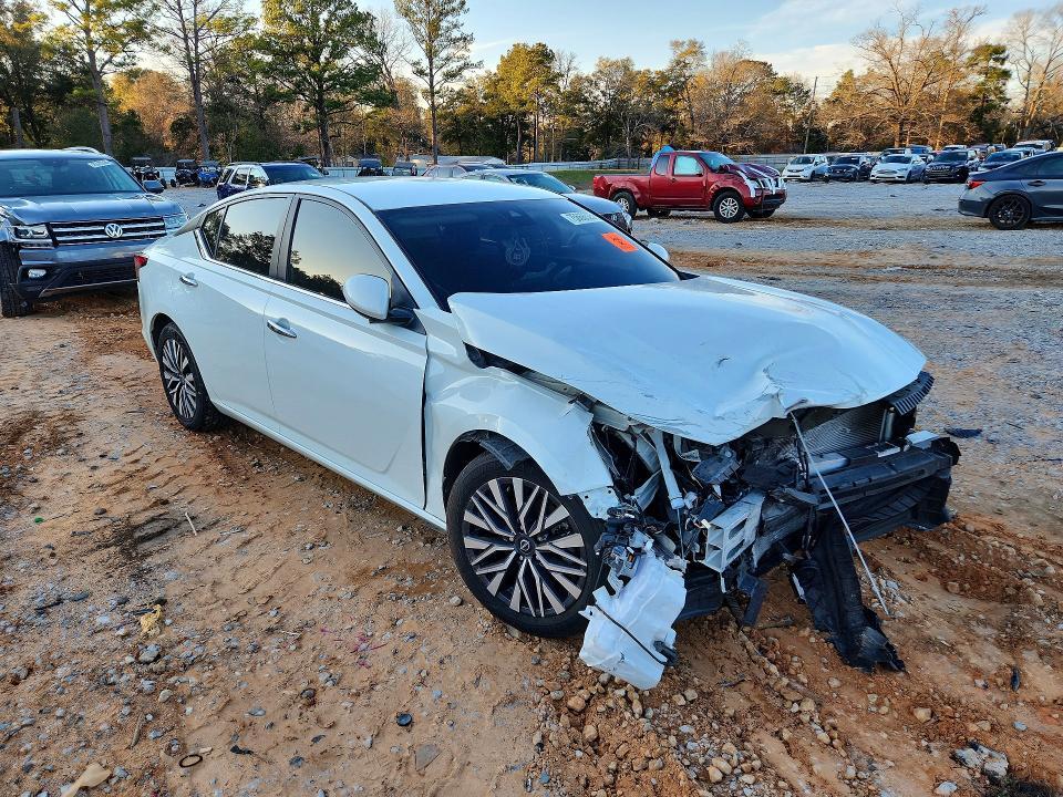 2023 Nissan Altima sv