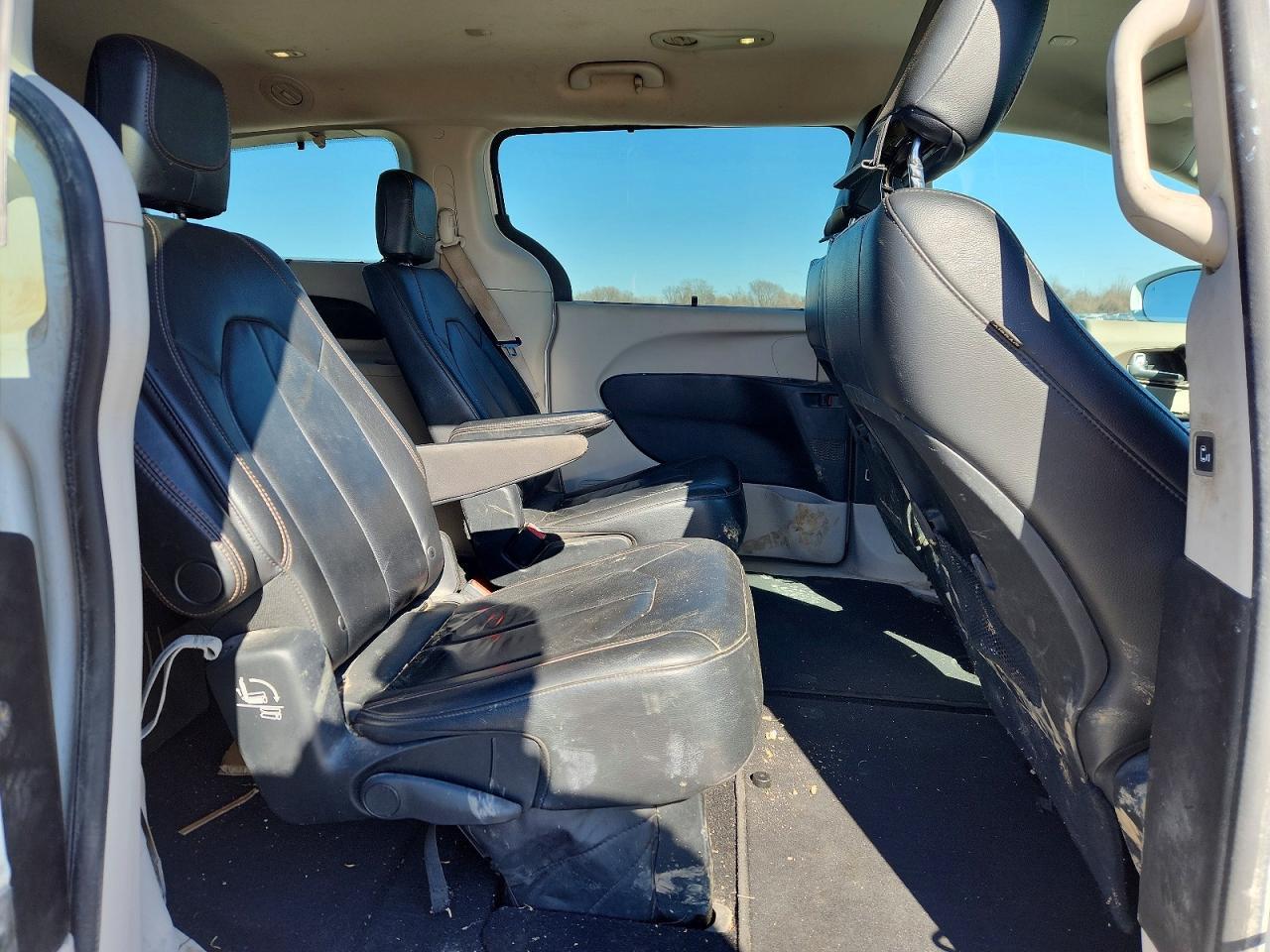 2017 Chrysler Pacifica Touring l