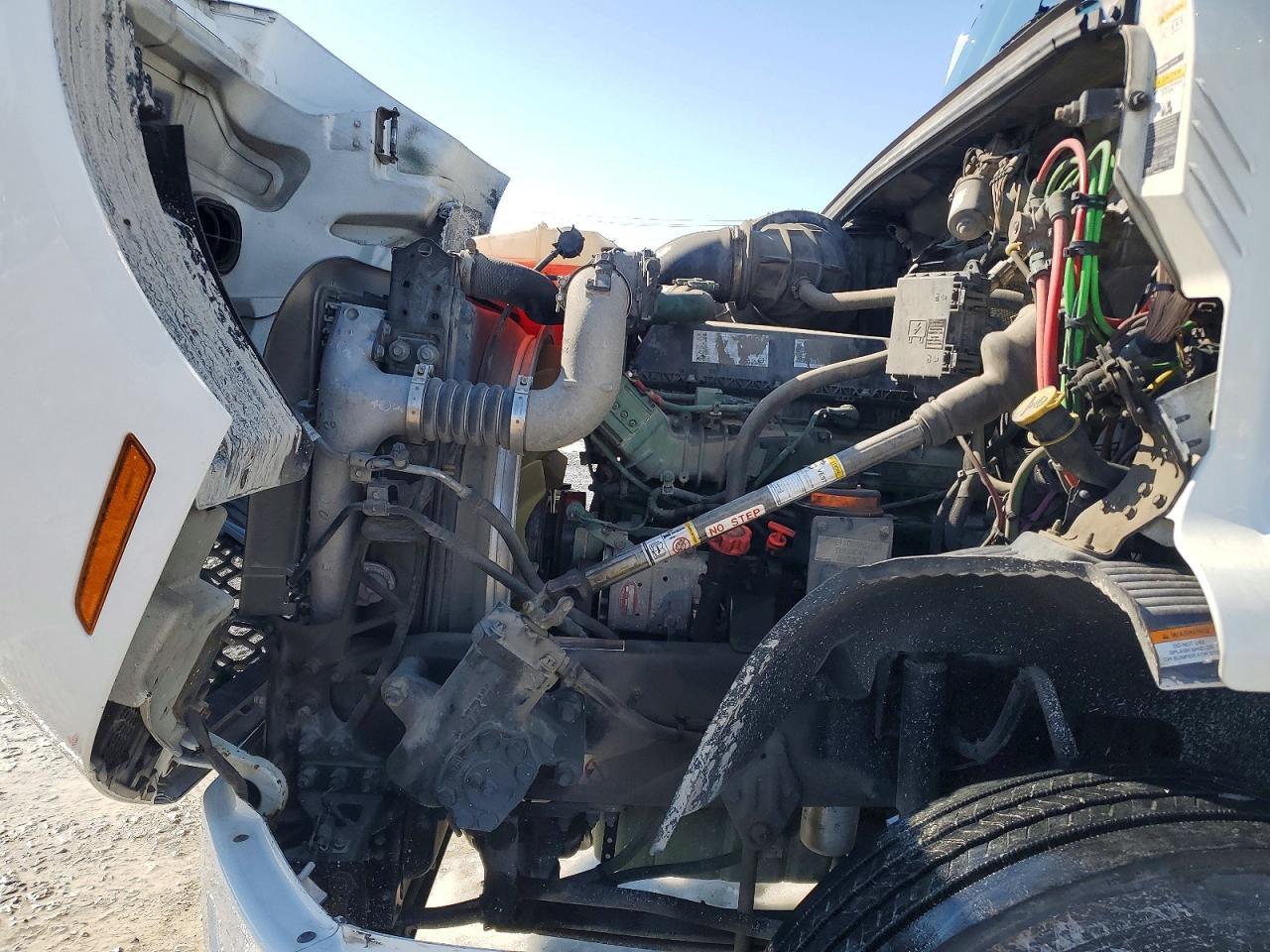 2020 Volvo VNR