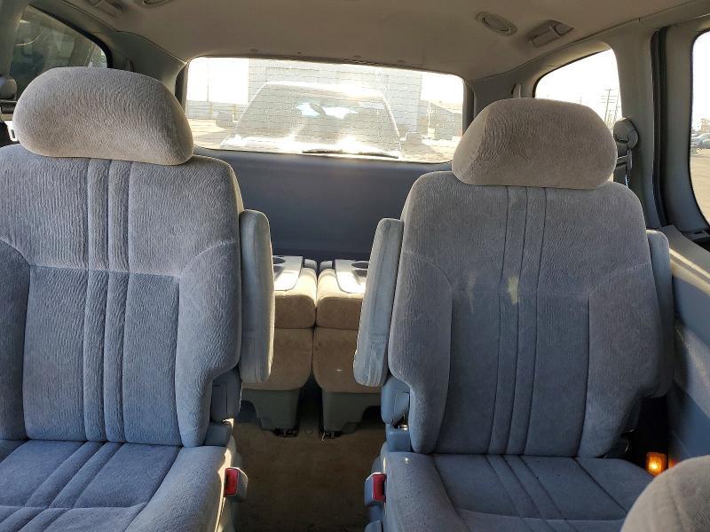 2000 Toyota Sienna le