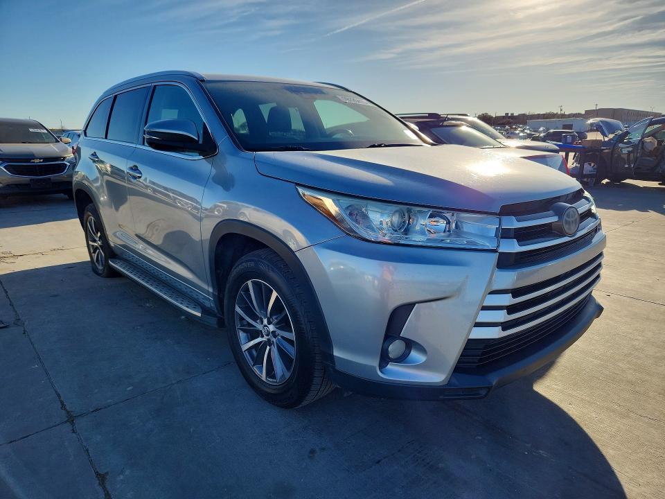 2017 Toyota Highlander se