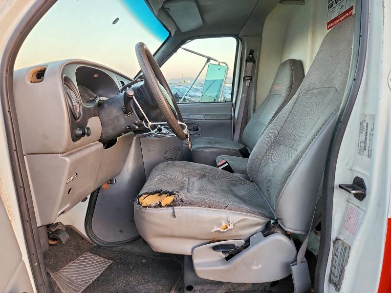 2000 Ford E350 BOX Truck