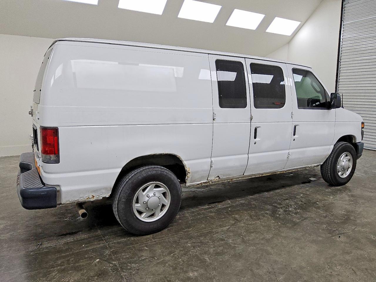 2013 Ford Econoline E250 van