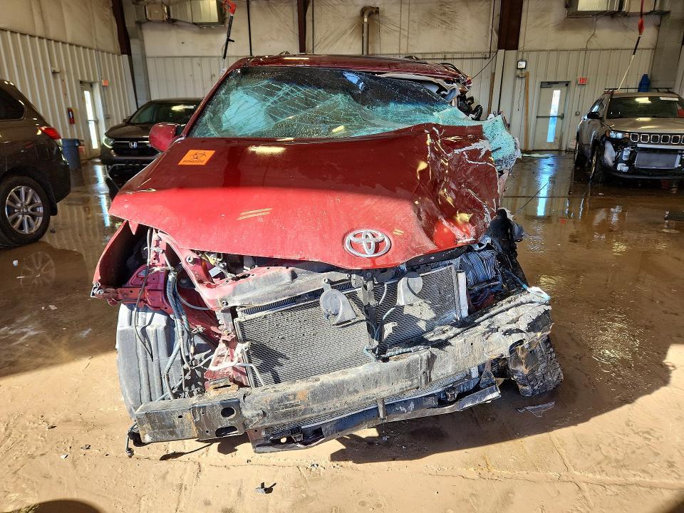 2015 Toyota Sienna xle 8-passenger