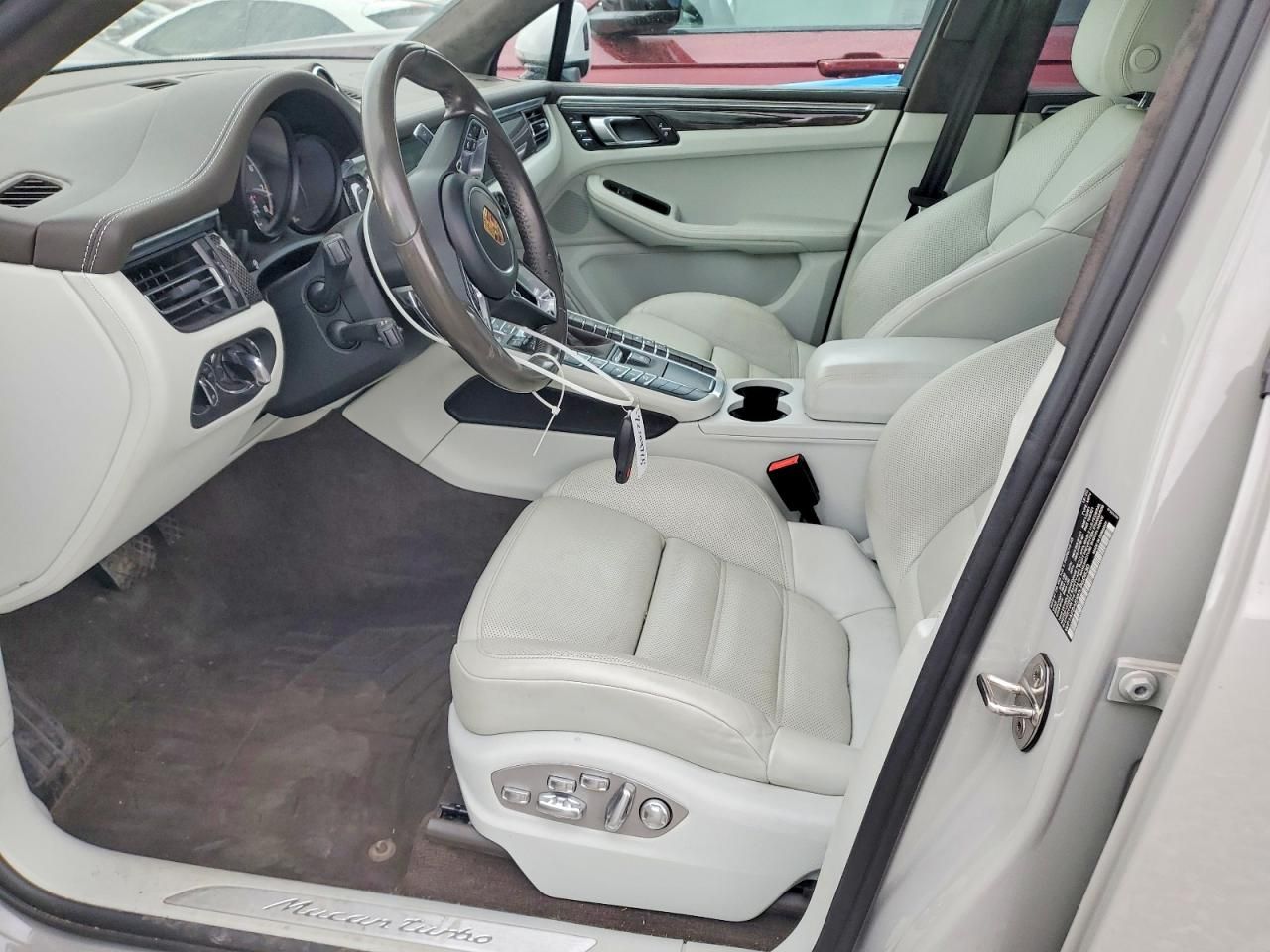 2021 Porsche Macan Turbo