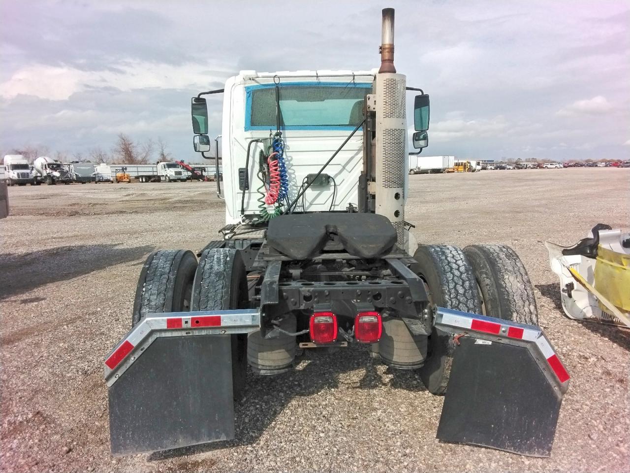 2016 International 4400 Semi Truck