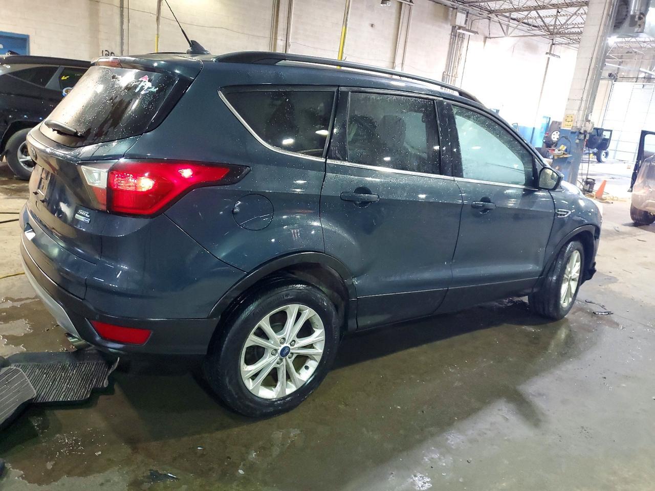 2019 Ford Escape sel