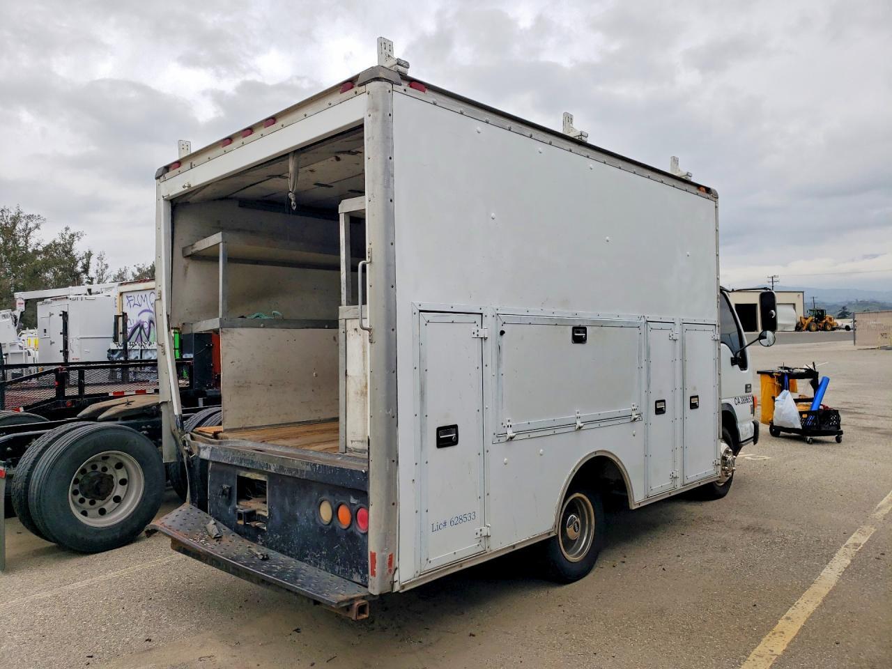 2003 Chevrolet W 3500 BOX Truck