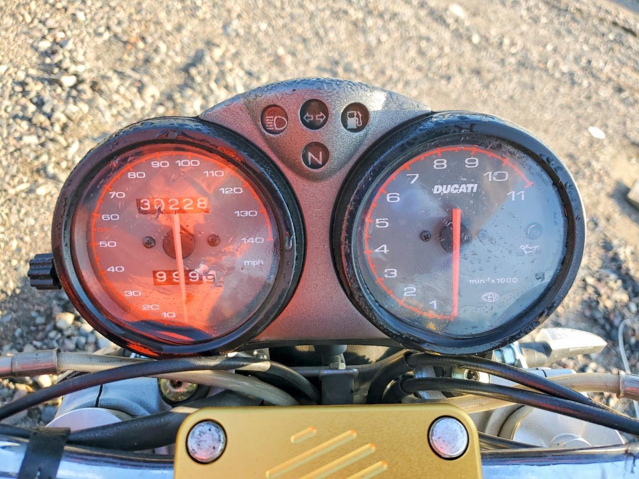 2001 Ducati M750