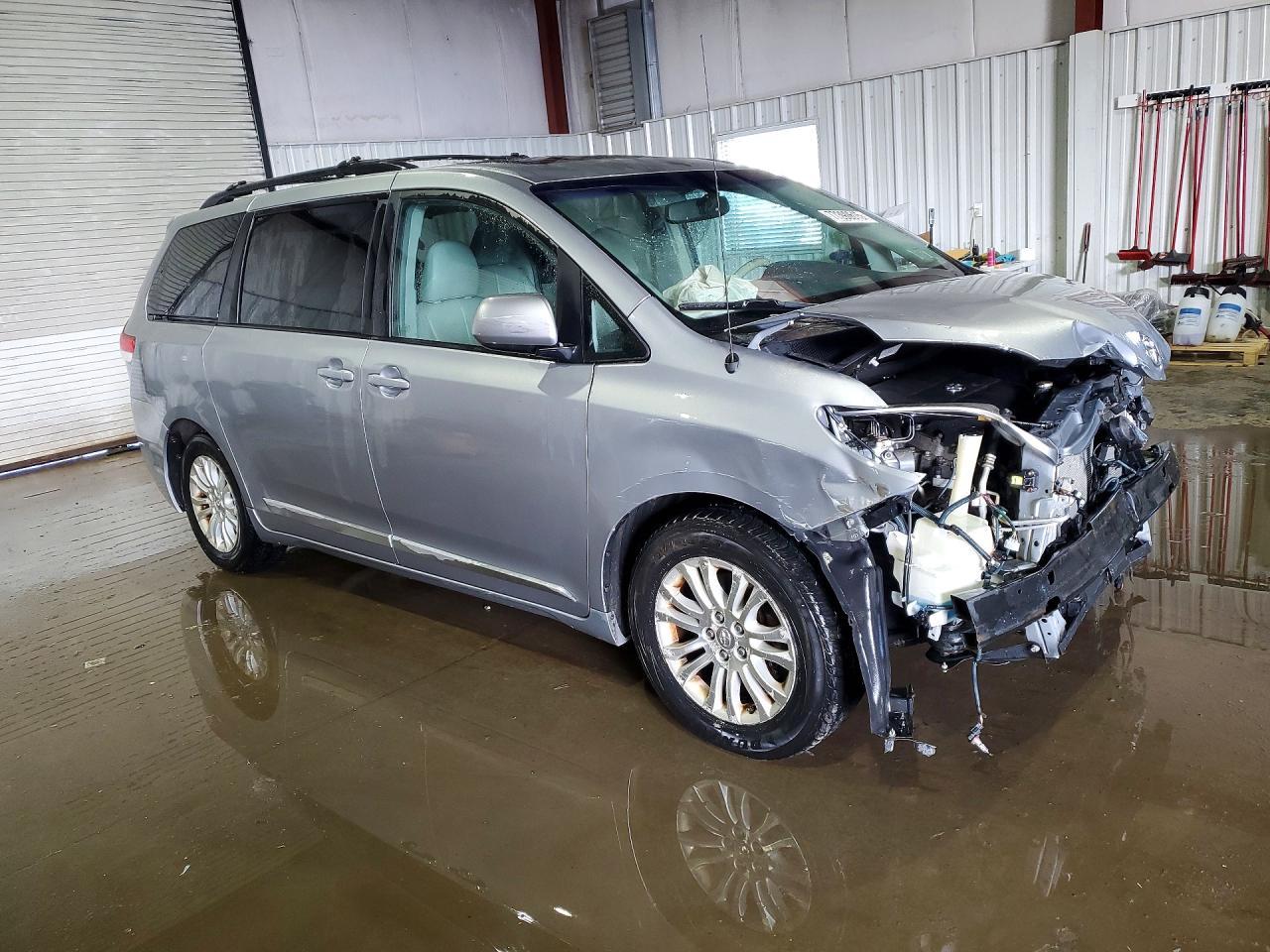 2013 Toyota Sienna xle