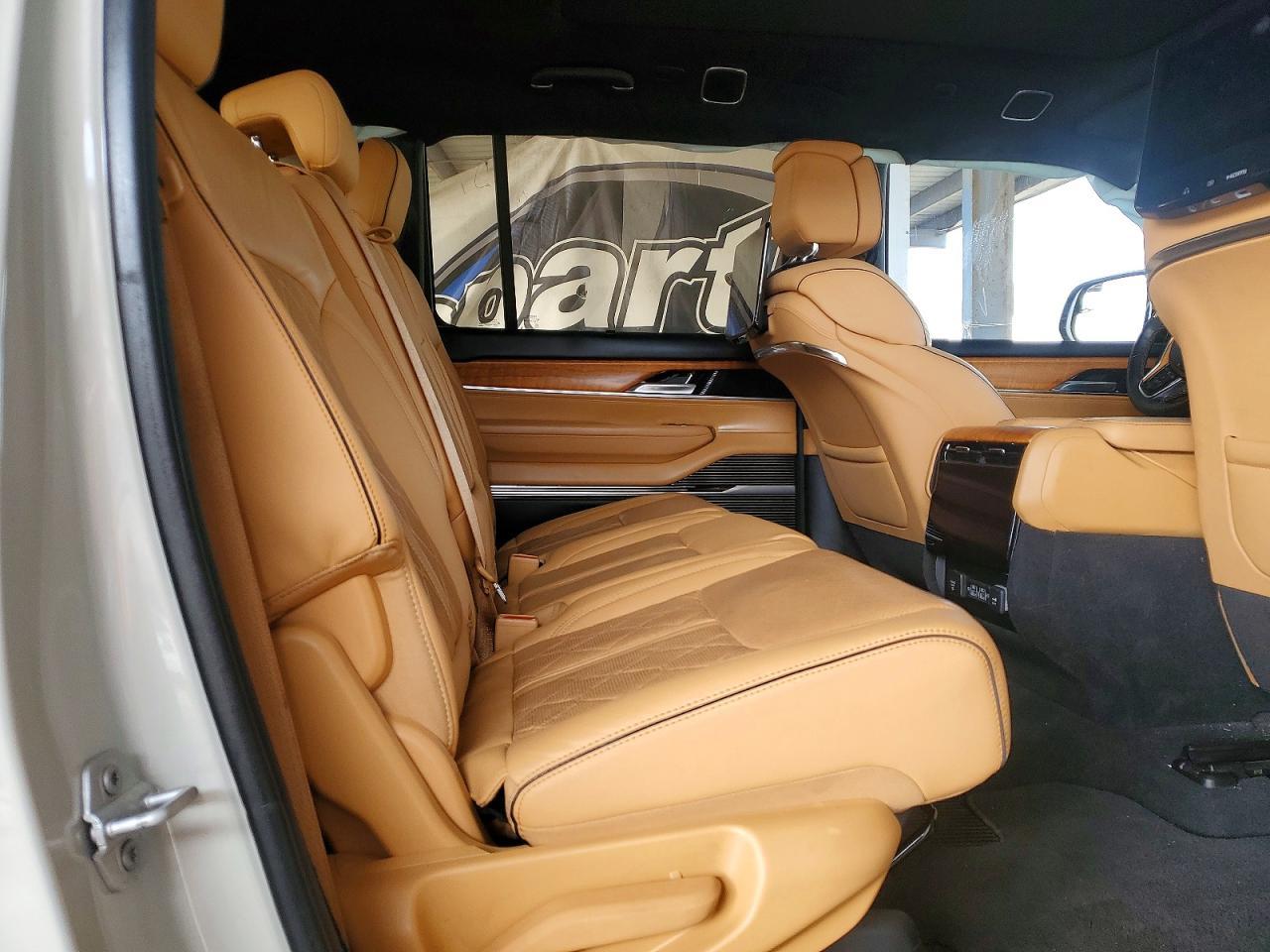 2022 Jeep Grand Wagoneer Series iii