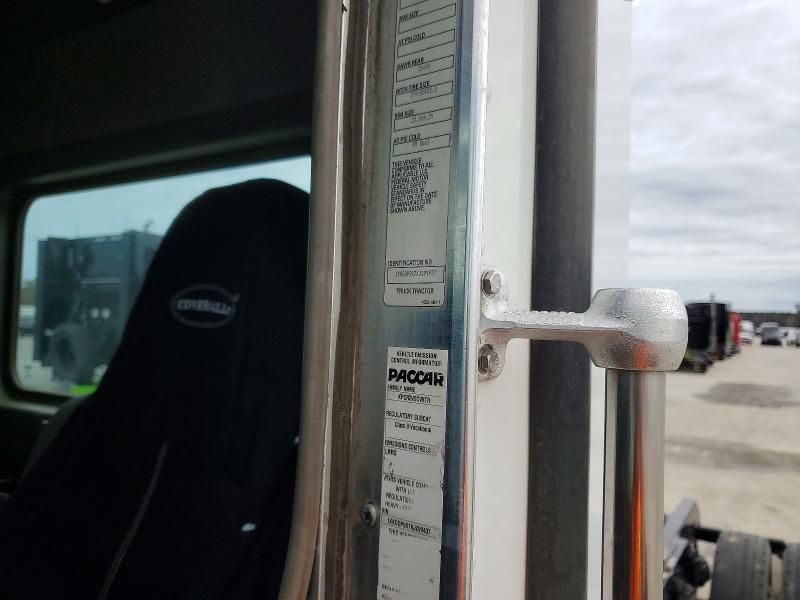 2019 Kenworth T800 Semi Truck