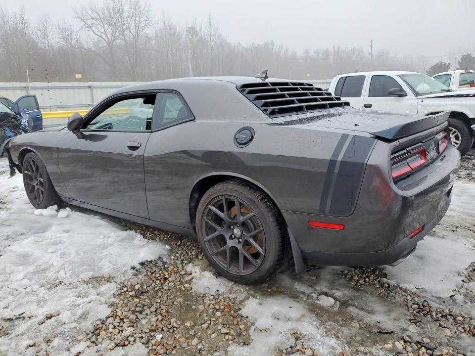 2016 Dodge Challenger r
