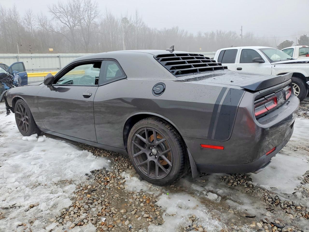 2016 Dodge Challenger r