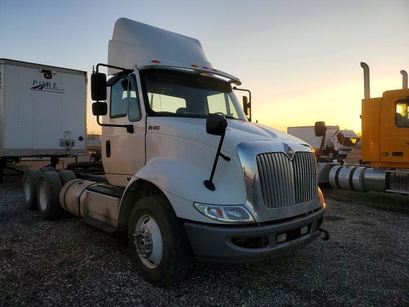 2016 International 8600 Semi Truck