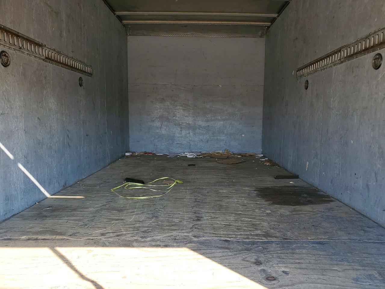 2006 Isuzu NPR BOX Truck