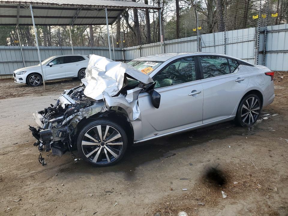 2022 Nissan Altima sr