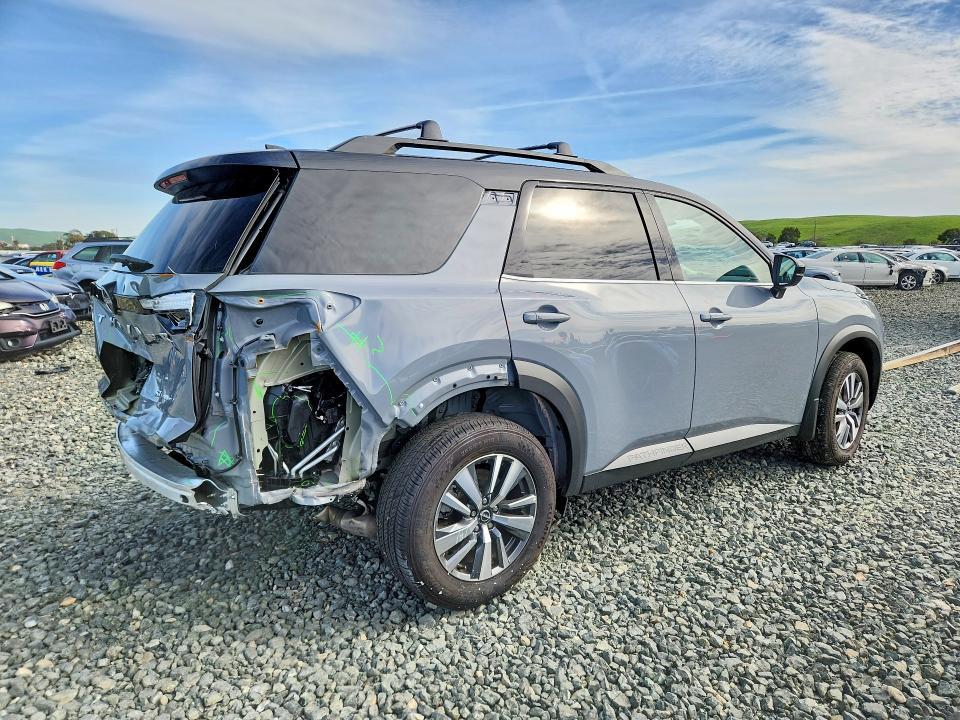 2025 Nissan Pathfinder sl