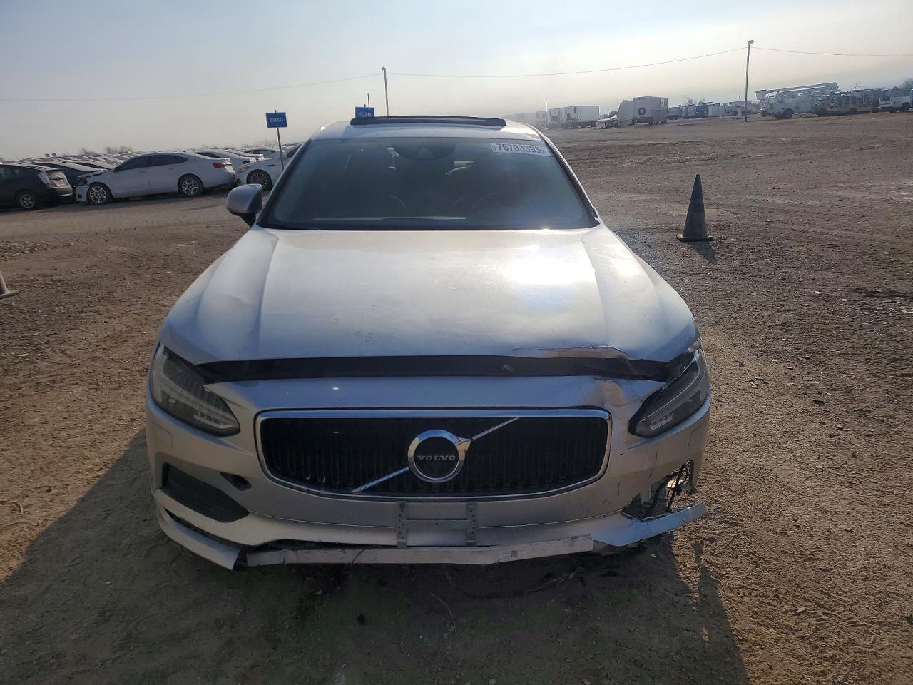 2017 Volvo S90 T6 Momentum