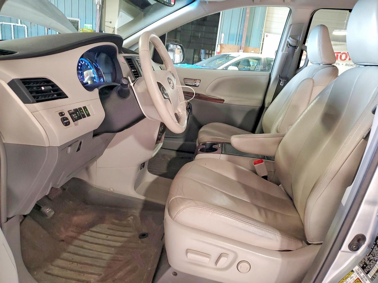 2013 Toyota Sienna xle
