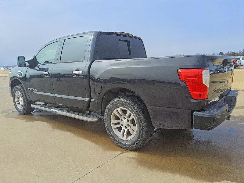 2017 Nissan Titan sv