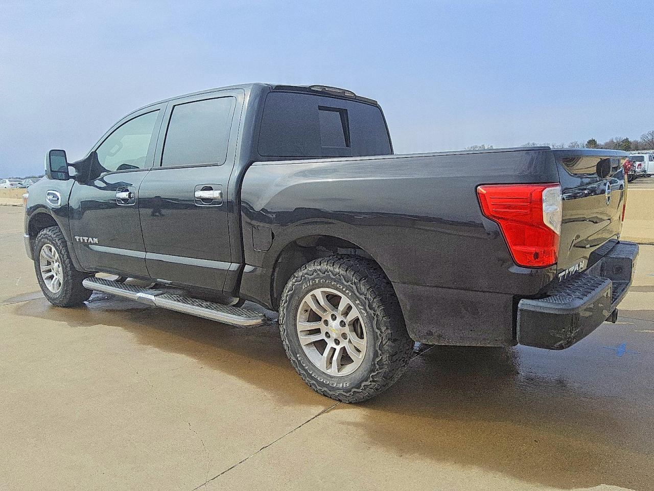 2017 Nissan Titan SV