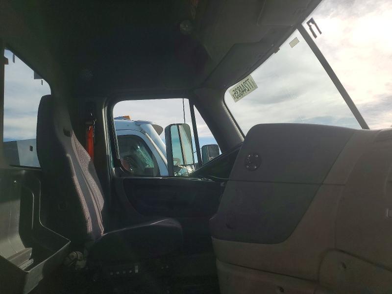 2018 Freigliner 2018 Freightliner Cascadia 113 Semi Truck