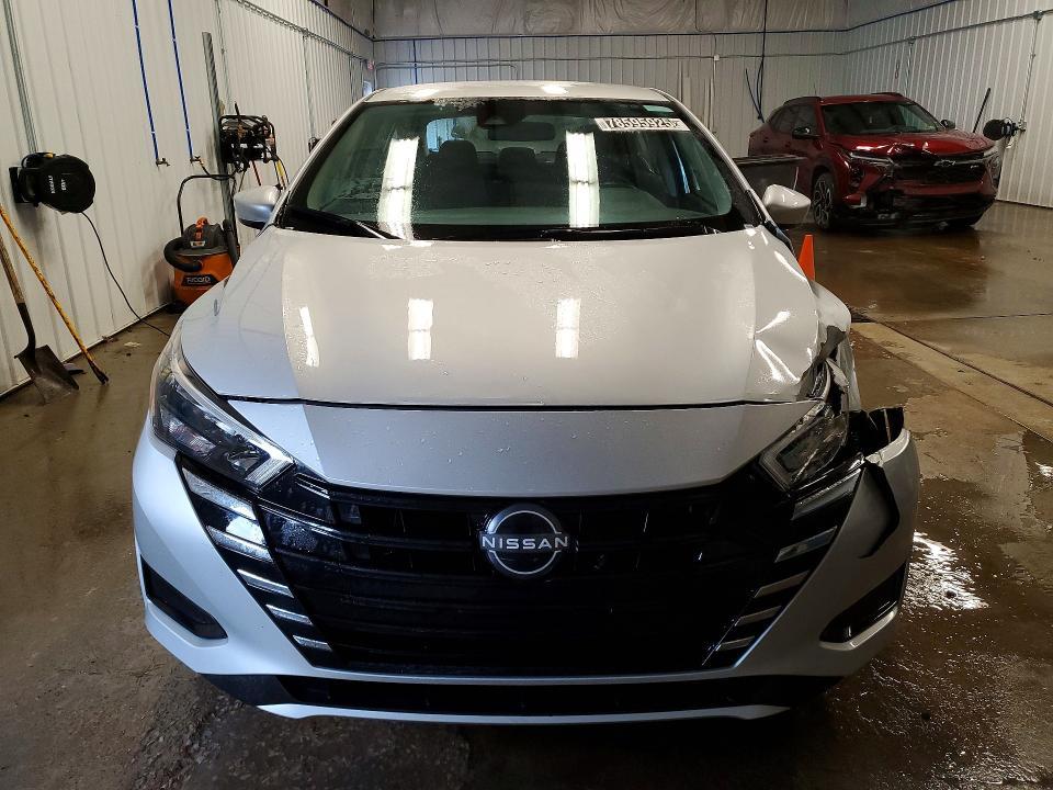 2025 Nissan Versa sv