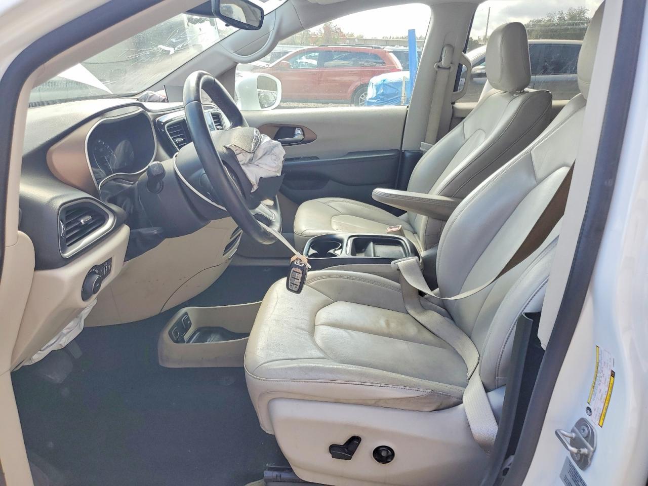 2017 Chrysler Pacifica Touring l