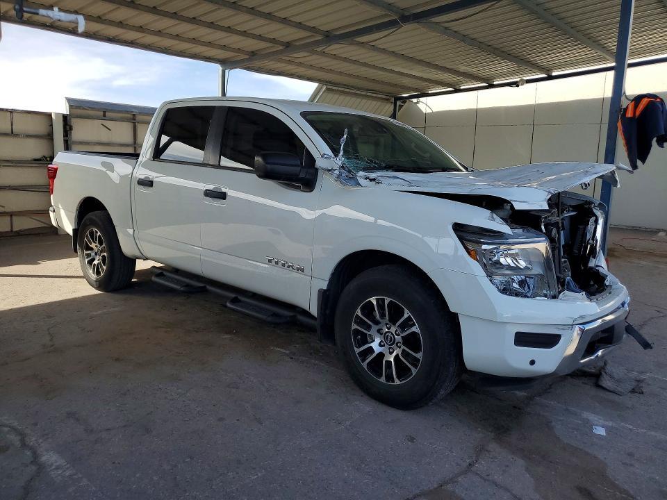 2023 Nissan Titan sv