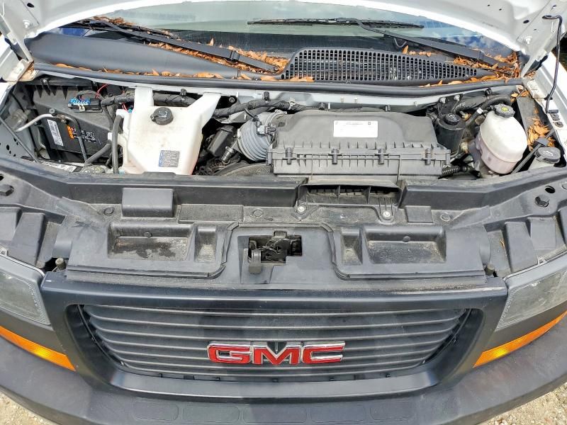 2022 GMC Savana CUT-BOX Truck