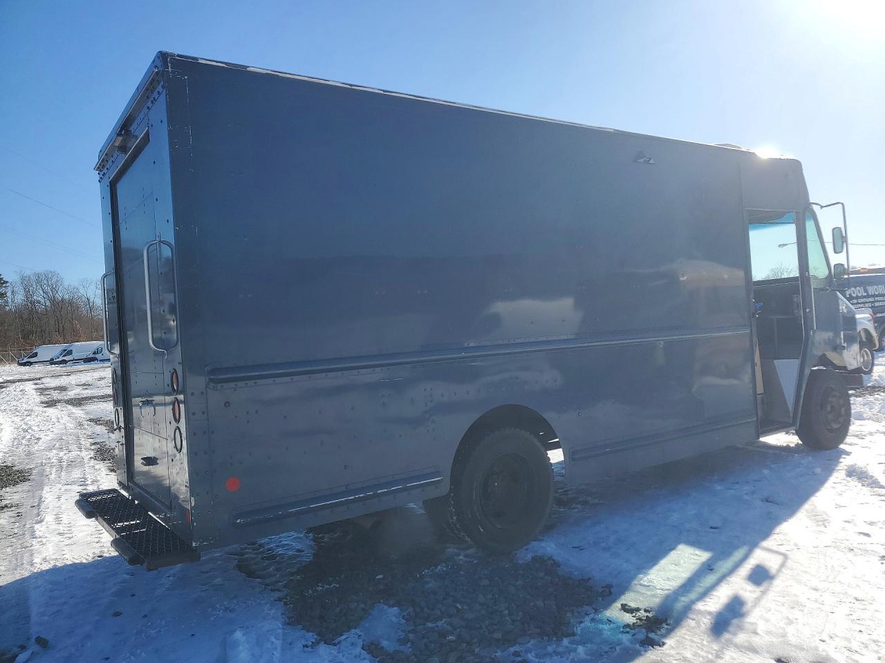 2020 Freightliner MT 45G Chassis Delivery Truck
