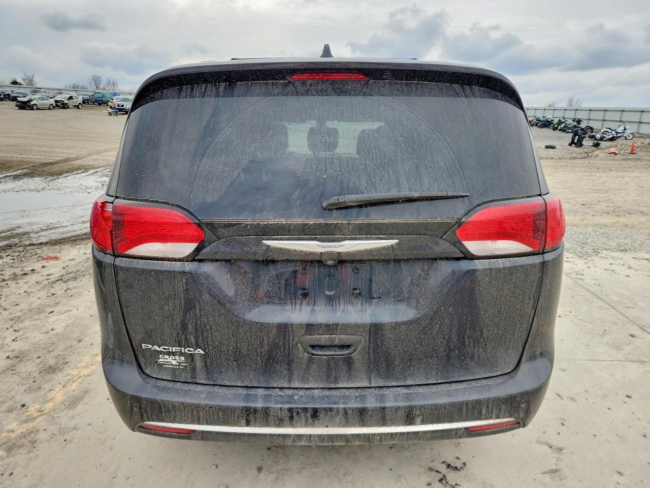 2017 Chrysler Pacifica Touring l