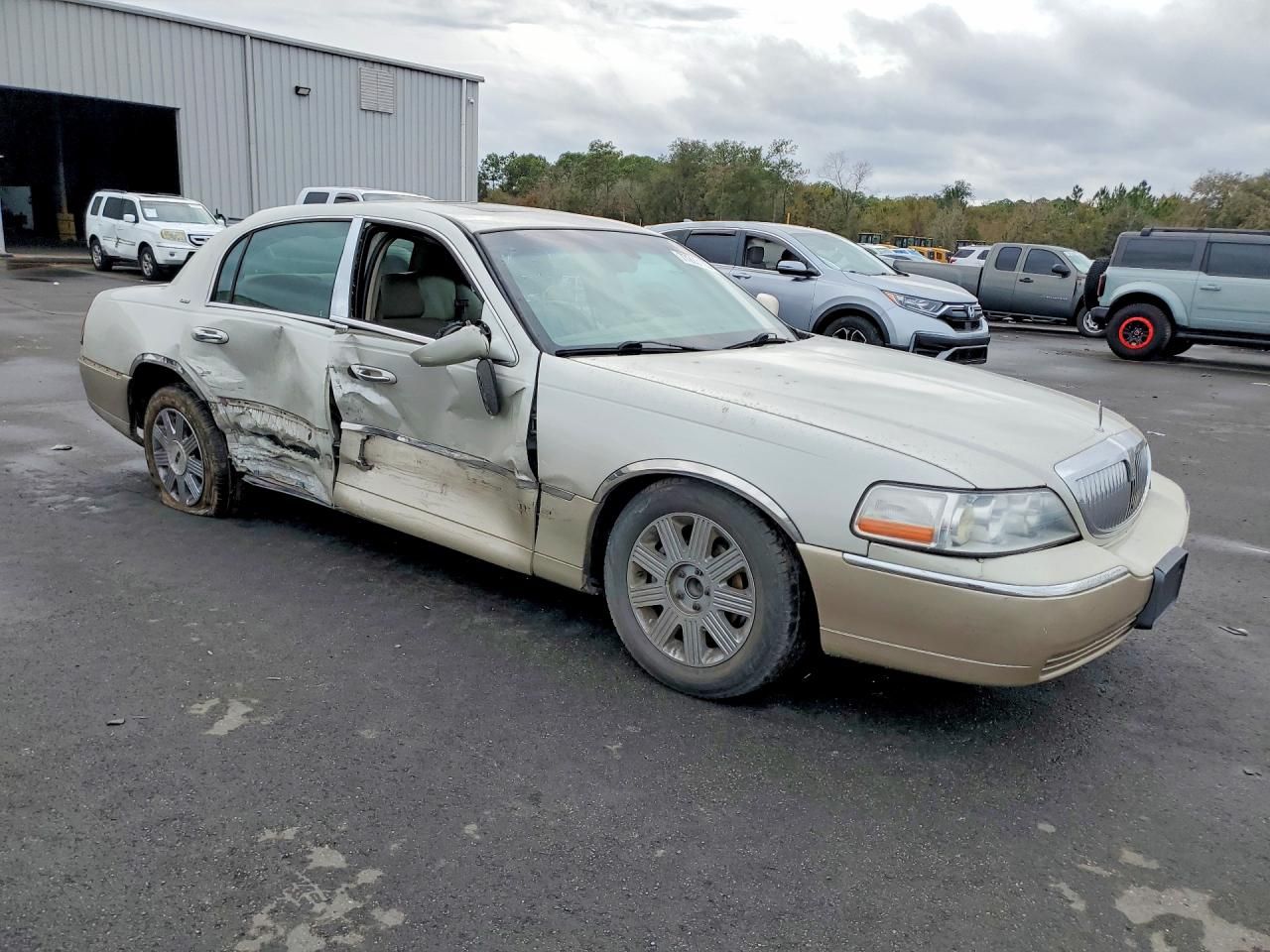 2005 Lincoln Town car Signature Limited