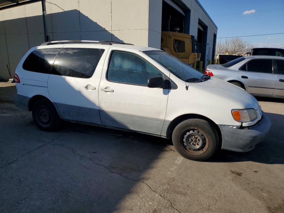 2002 Toyota Sienna ce