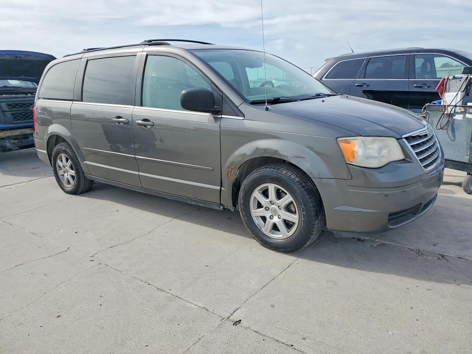 2010 Chrysler Town & Country lx