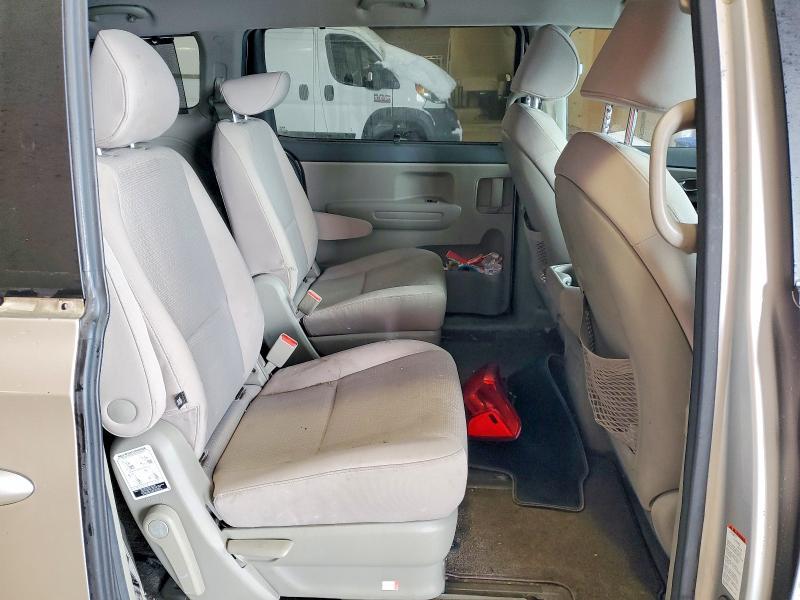 2016 KIA Sedona lx