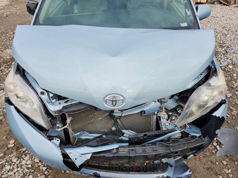 2016 Toyota Sienna le 8 Passenger
