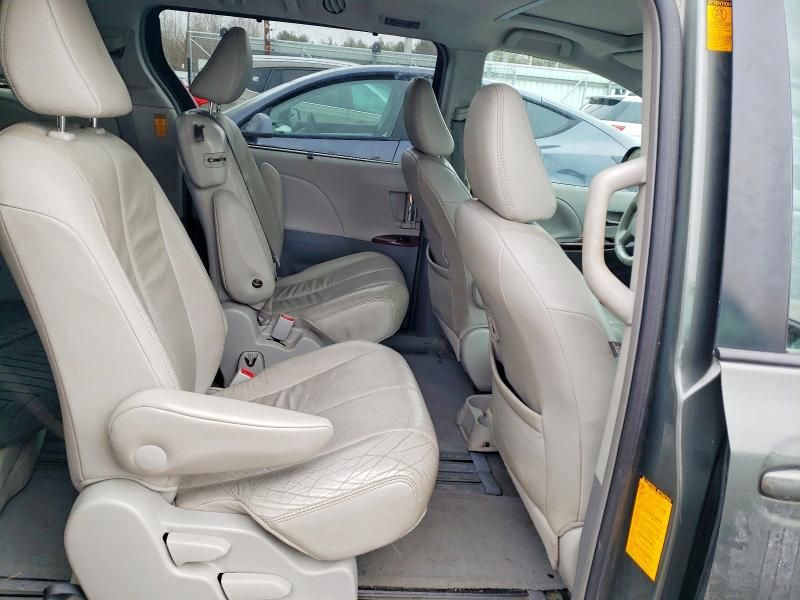 2013 Toyota Sienna xle