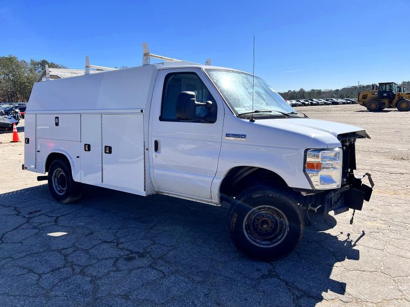 2022 Ford Econoline E350 Super Duty Cutaway Van