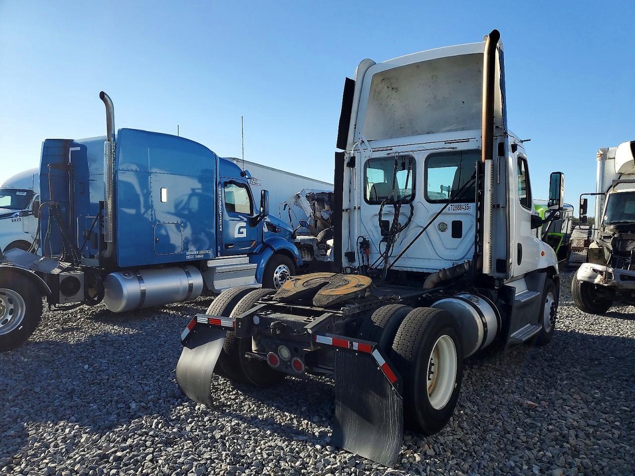 2016 Freightliner Cascadia 125 Semi Truck