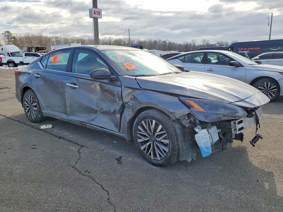 2024 Nissan Altima sv
