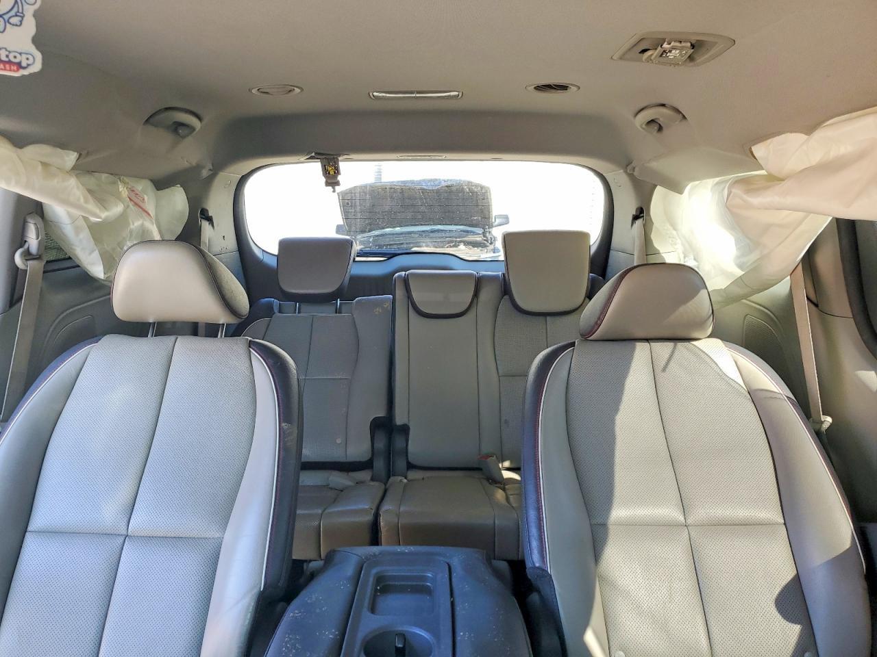 2017 KIA Sedona lx