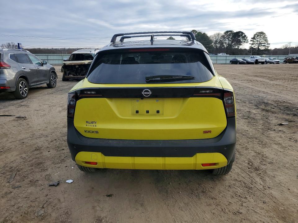 2025 Nissan Kicks sr