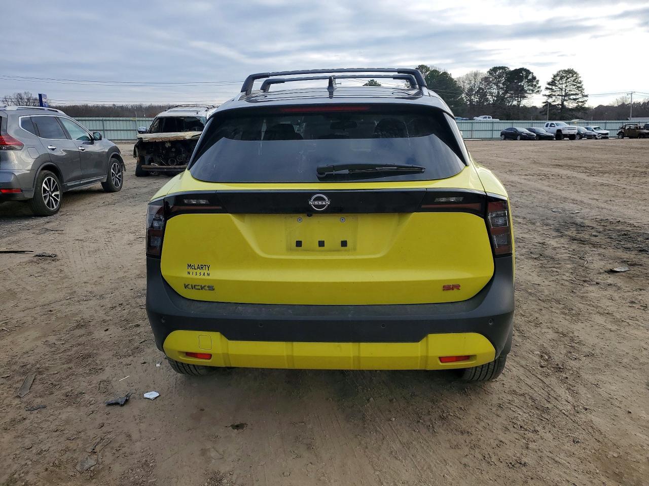 2025 Nissan Kicks sr