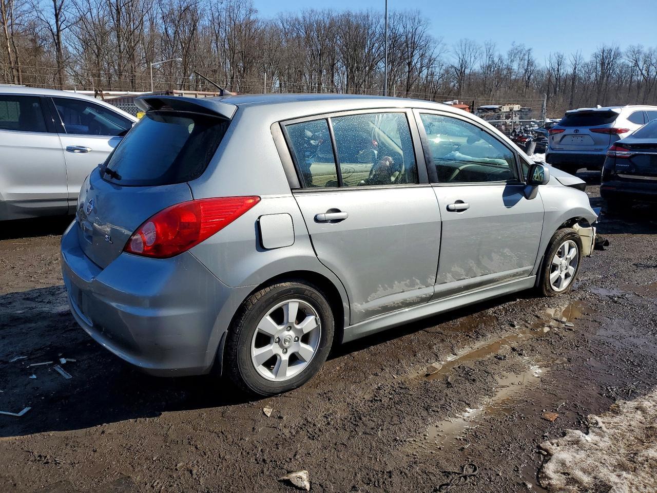 2010 Nissan Versa 1.8 s