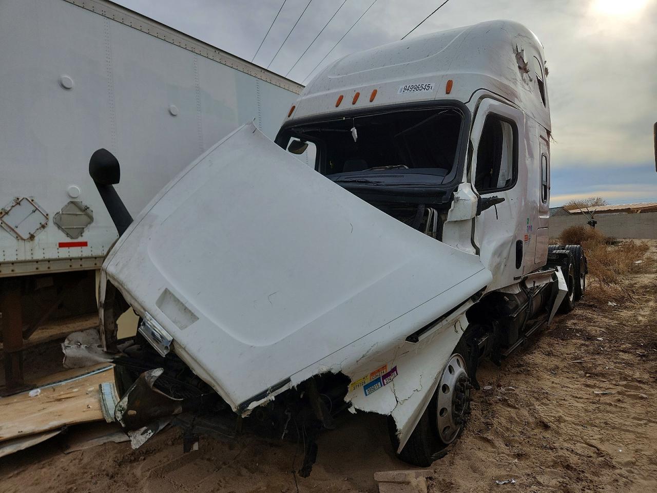2018 Freightliner Cascadia 126 Semi Truck